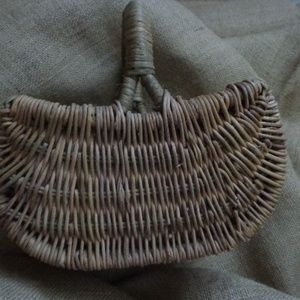 Vintage Tightly Woven Basket w/Handle Natural